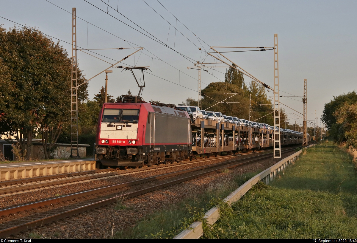 Autotransportzug (BLG Logistics Group AG & Co. KG) mit 185 599-8 schleicht sich an das - mal wieder - Halt zeigende Blocksignal des Hp Zscherben Richtung Teutschenthal heran.

🧰 Beacon Rail Leasing Limited (BRLL), vermietet an die HSL Logistik GmbH (HSL)
🚩 Bahnstrecke Halle–Hann. Münden (KBS 590)
🕓 17.9.2020 | 18:40 Uhr