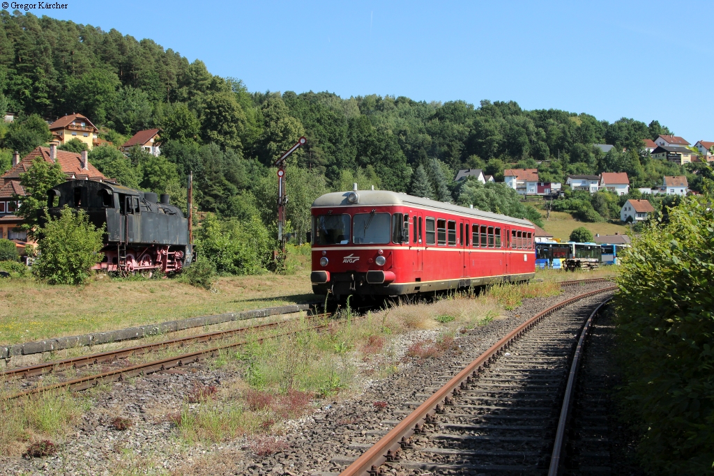 AVG 301 013-8 beim Rangieren im Zielbahnhof Bundenthal-Rumbach, 02.08.2015.