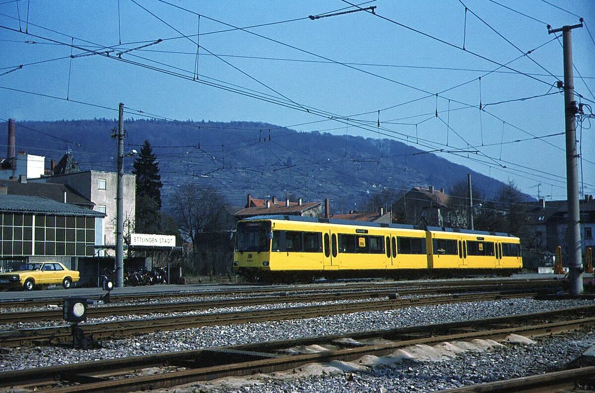 AVG Albtalbahn Bf. Ettlingen 24-03-1982 mit S-DT 8.1 der SSB Nr. 3001+3002 MAN,AEG,Siemens 1981; als Prototypen zu Testfahrten auf der Albtalbahn;