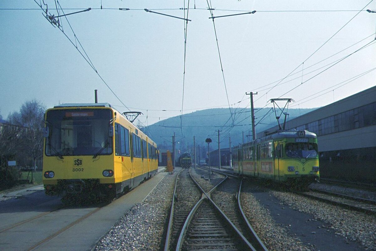 AVG Albtalbahn Bf. Ettlingen 24-03-1982 mit S-DT 8.1 der SSB Nr. 3001+3002 MAN,AEG,Siemens 1981; als Prototypen zu Testfahrten auf der Albtalbahn;