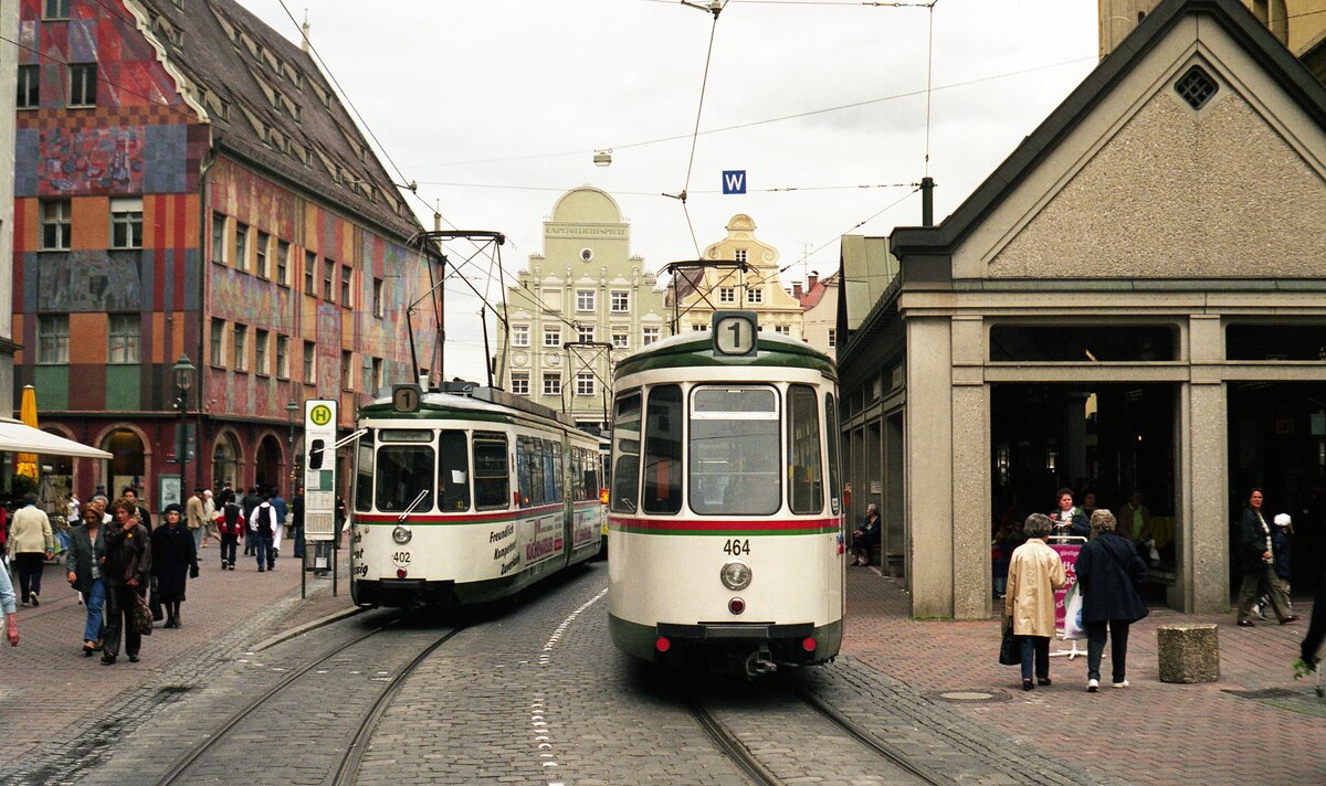 AVG Augsburg__GT 4 Nr. 402 [ME 1960, ex SSB 537]und Nr. 464 [ME 1963, ex SSB 606]auf Linie 1 am Moritzplatz__05-2000