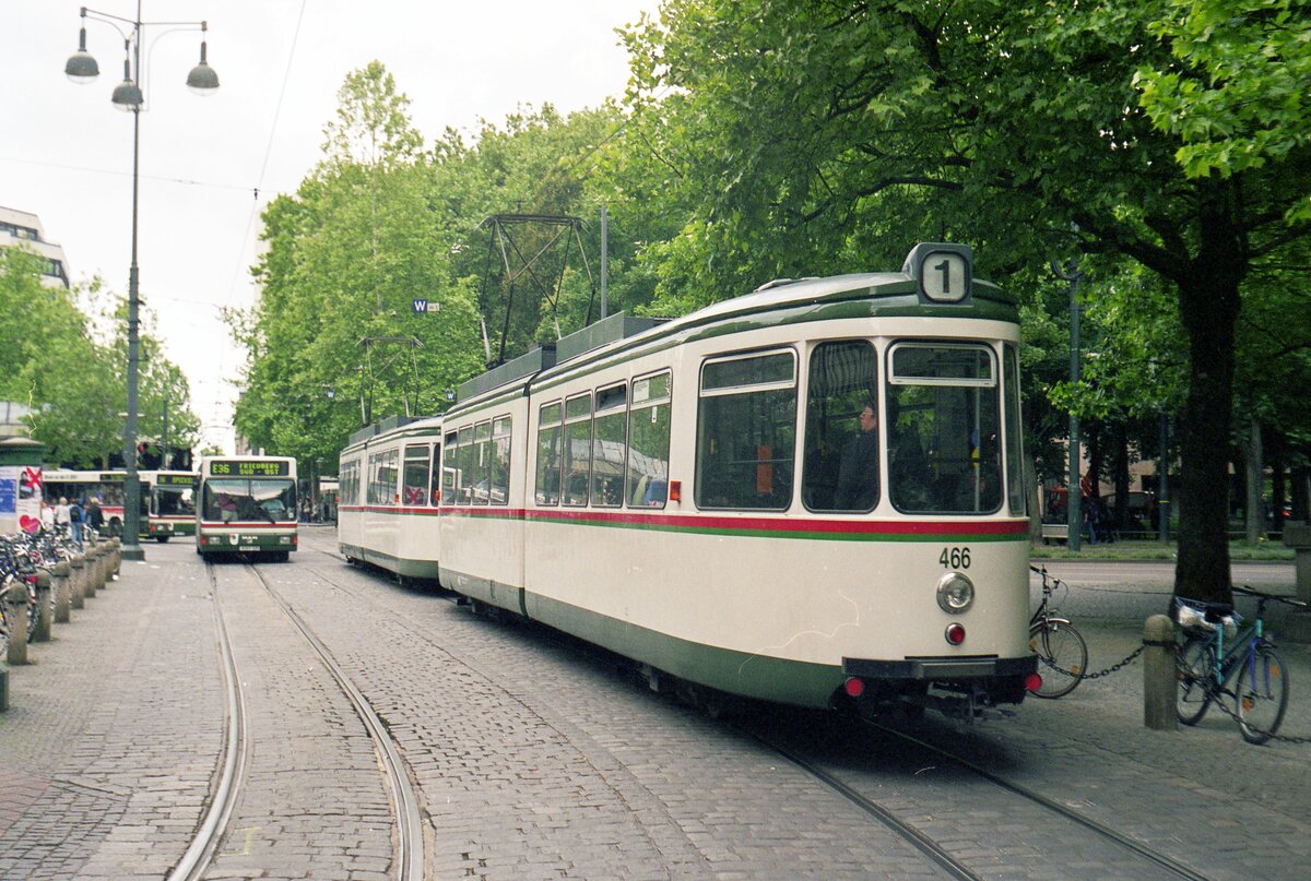 AVG Augsburg__GT 4 Nr. 466 [ME 1963, ex SSB 614] als Bei-Tw auf Linie 1 am Moritzplatz__05-2000