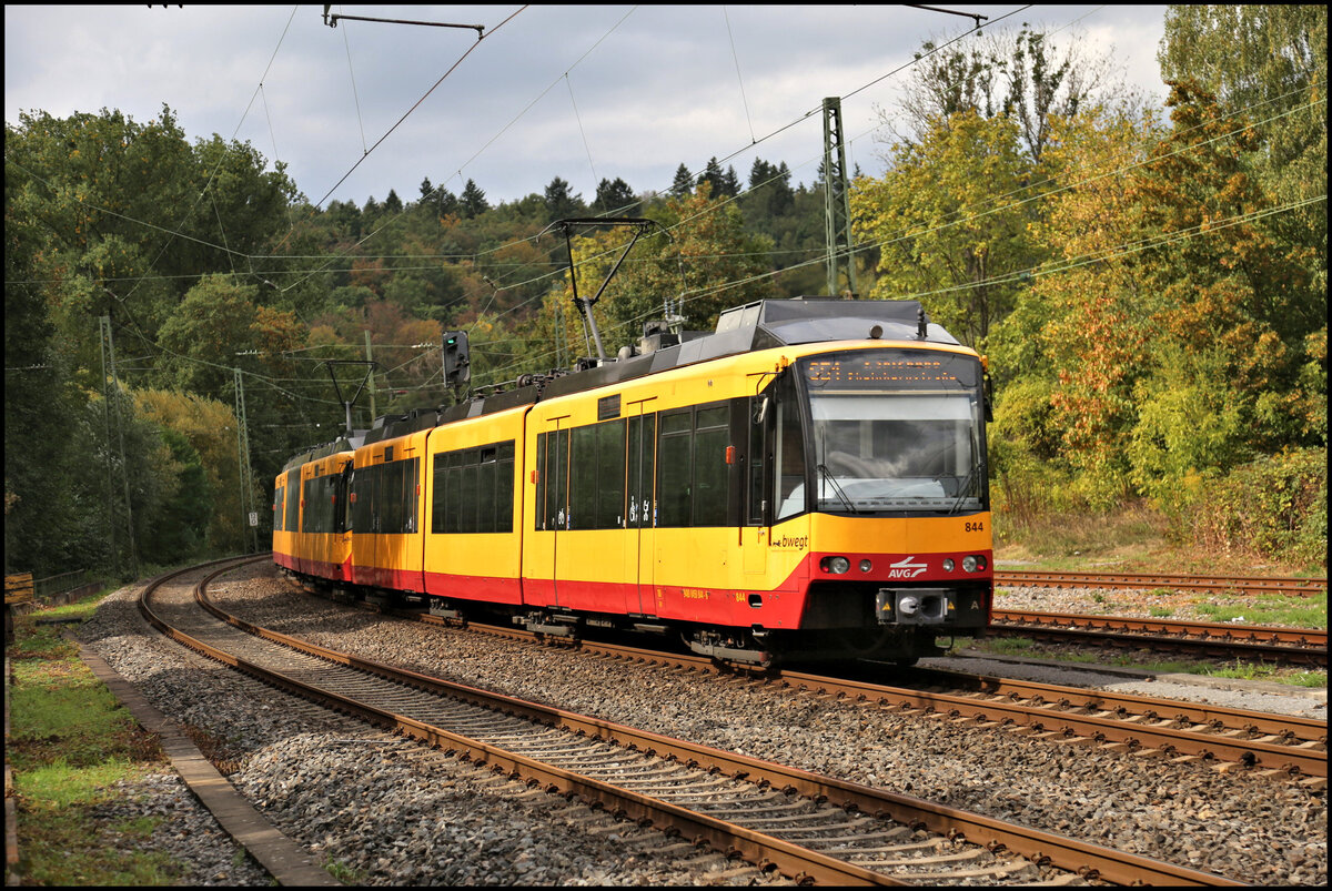 AVG ET 844 f�hrt hier als S 51 nach Karlsruhe am 24.9.2026 um 13.34 Uhr  aus dem Bahnhof Wilferdingen-Singen (Remchingen) ab.