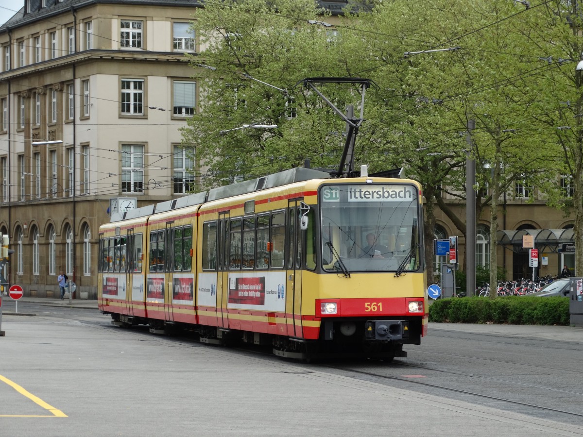 AVG GT6-80C 561 am 25.04.15 in Karlsruhe auf der Linie S11