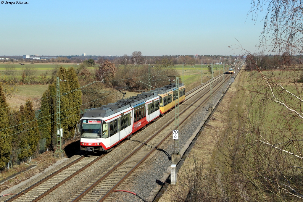 AVG Regio Bistro 847 und TW 8** bei Forchheim. Rechts ist im Hintergrund noch die S4 Achern-Karlsruhe zu erkennen. Aufgenommen am 24.02.2014 von der Bashaidebrücke.