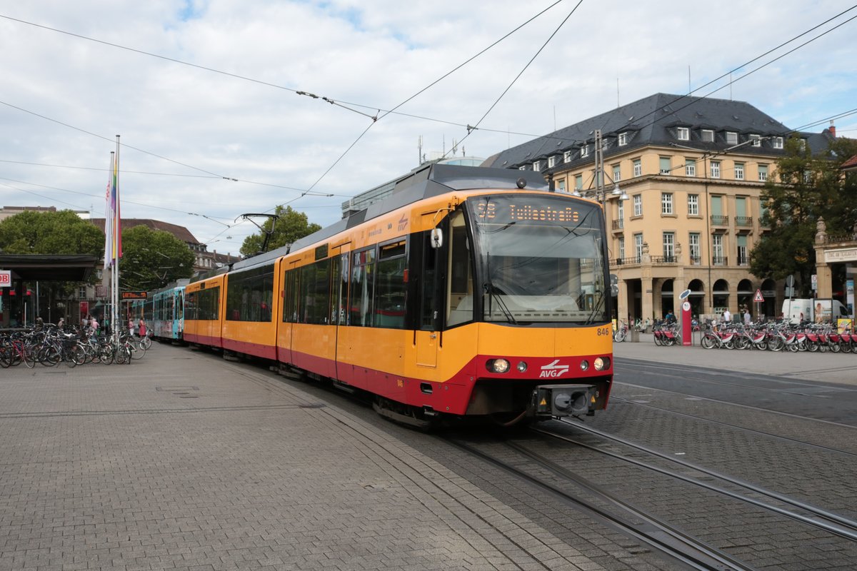 AVG Stadtbahnwagen 846 am 20.08.20 in Karlsruhe Hbf Vorplatz 