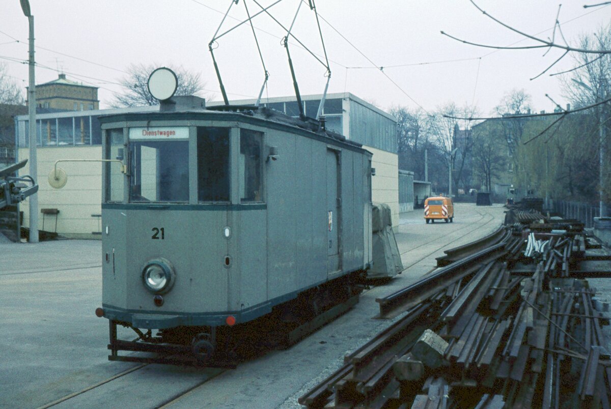AVG Straßenbahn Augsburg__ATw 21 [MAN 1911, 1930 Umbau zum Schweißwagen] im Depotbereich 'Rotes Tor'.__09-03-1974