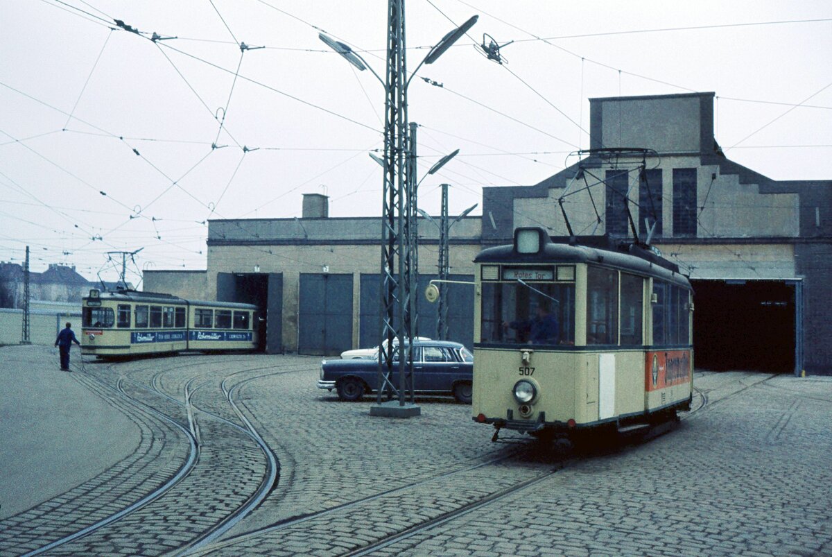 AVG Straßenbahn Augsburg__KSW Tw Nr.507 [Fuchs, 1948].Im Hintergrund ein GT5.__09-03-1974