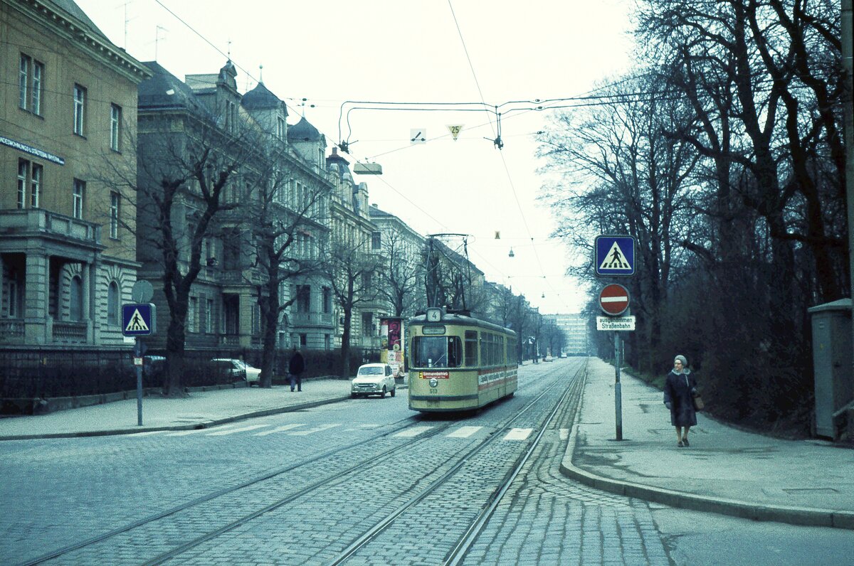 AVG Straßenbahn Augsburg__Linie 4 in der Konrad-Adenauer-Allee__09-03-1974