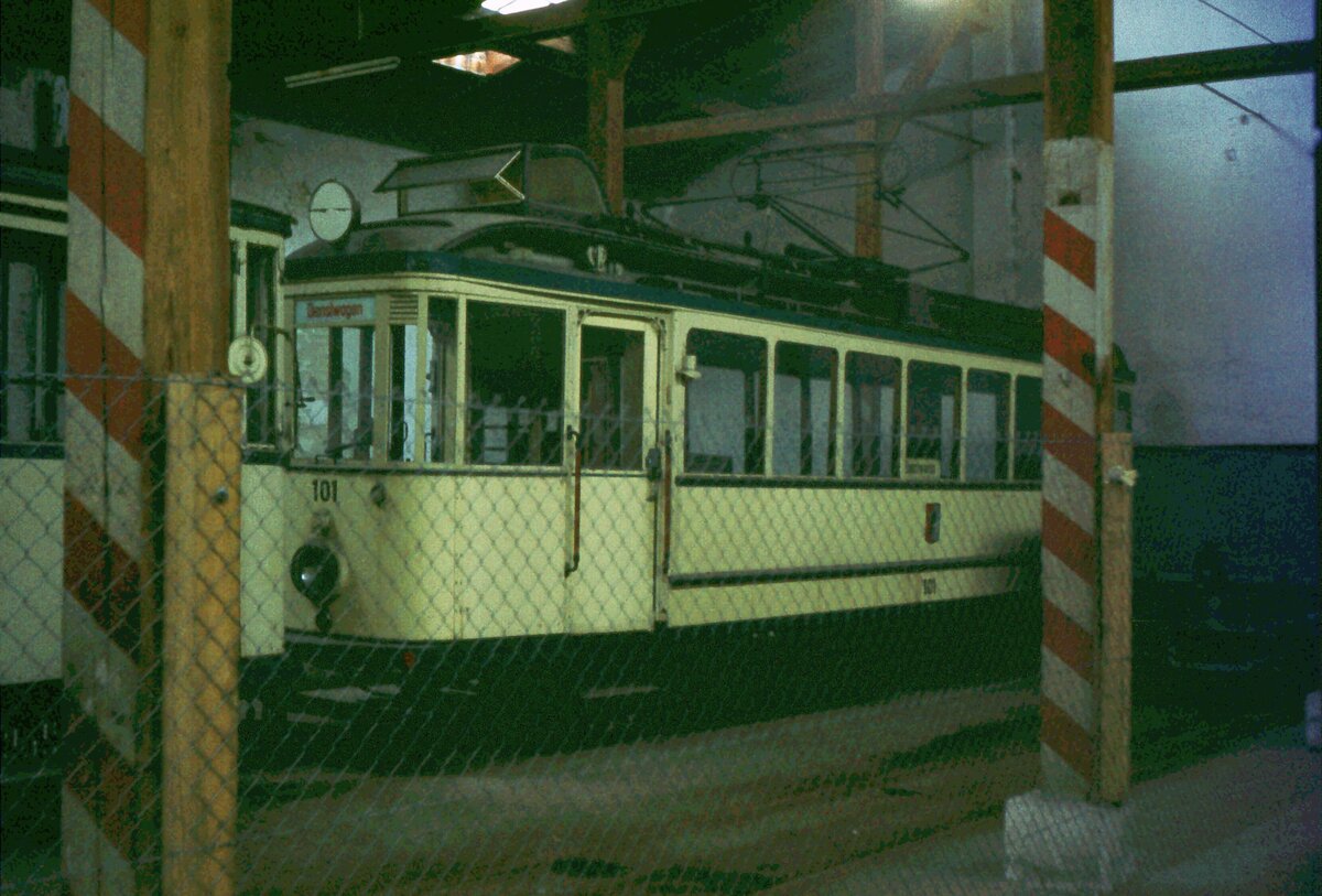 AVG Straßenbahn Augsburg__Tw 101 [MAN 1915, Maximum-Drehgestelle] als historisches Fahrzeug  erhalten.__09-03-1974