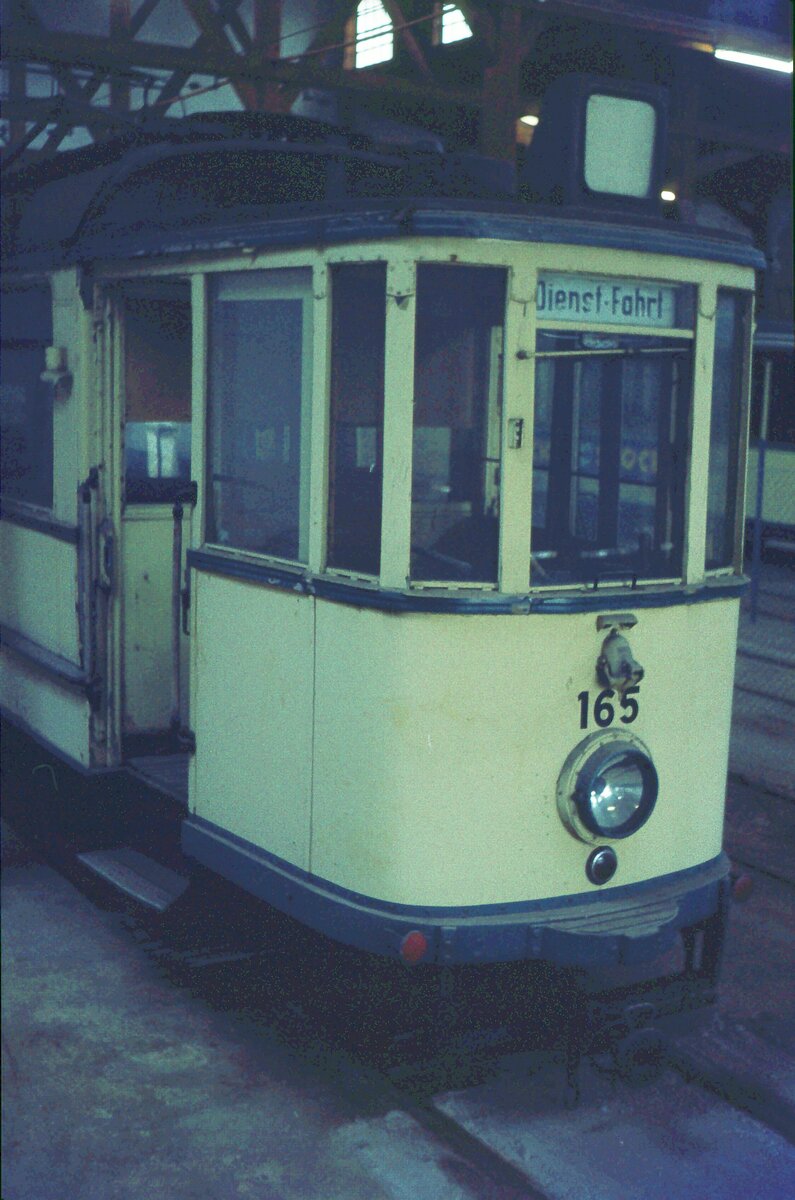 AVG Straßenbahn Augsburg__Tw 165 [MAN 1926, Maximum-Drehgestelle] als historisches Fahrzeug erhalten.__09-03-1974