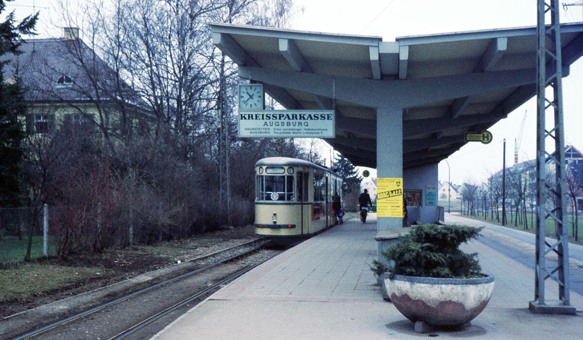 AVG Straßenbahn Augsburg__Tw 511 [GT5, MAN 1956] in der Endschleife Haunstetten.__09-03-1974