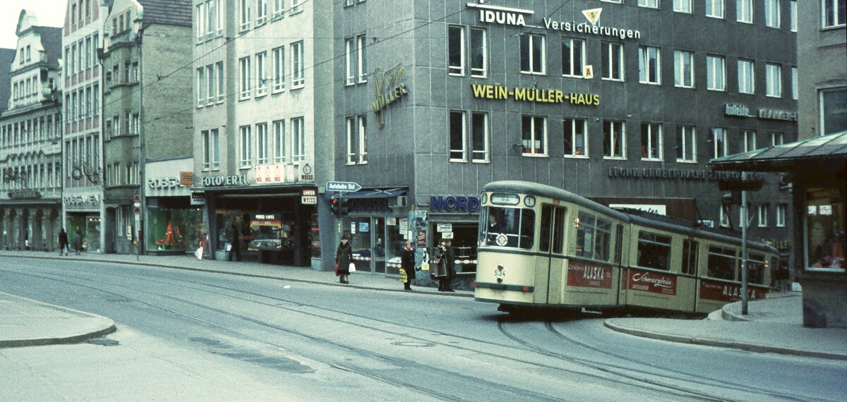 AVG Straßenbahn Augsburg__Tw 534 [GT5, MAN 1964] auf Linie 1 am Perlachberg.__09-03-1974