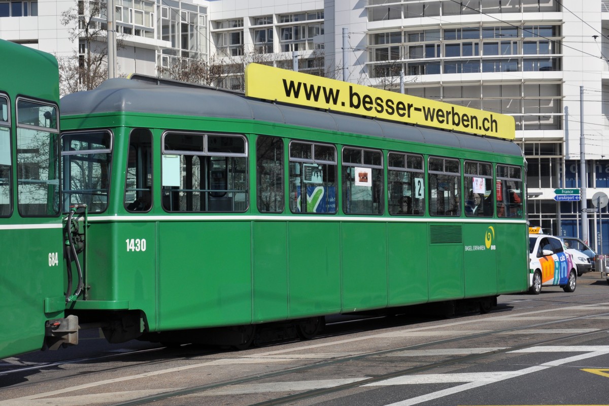 B 1430 auf der Linie 2 an der Markthalle. Die Aufnahme stammt vom 28.03.2014.
