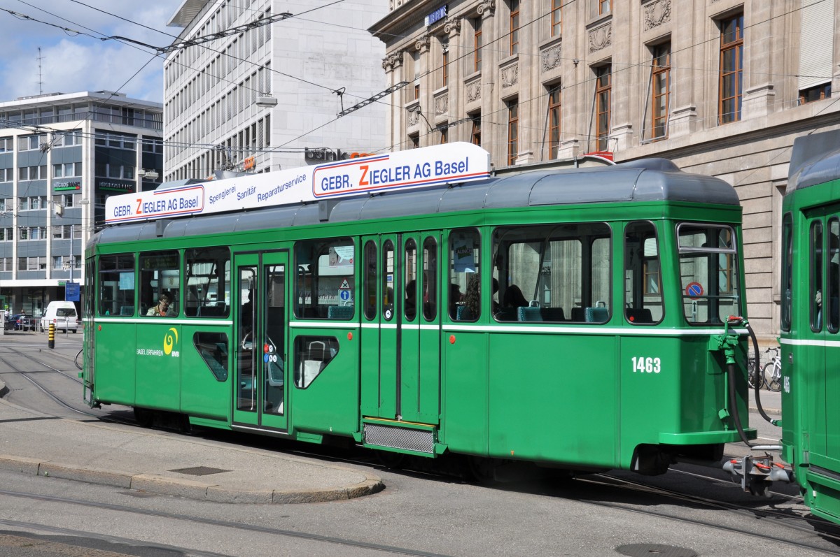 B 1463 S auf der Linie 15 fährt zur provisorischen Haltestelle der Linie 15 am Aeschenplatz. Die Aufnahme stammt vom 18.08.2014.