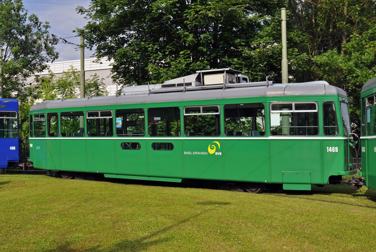 B 1469 S auf der Linie 14 wendet in der Schlaufe bei Ptatteln. Die Aufnahme stammt vom 23.05.2015.