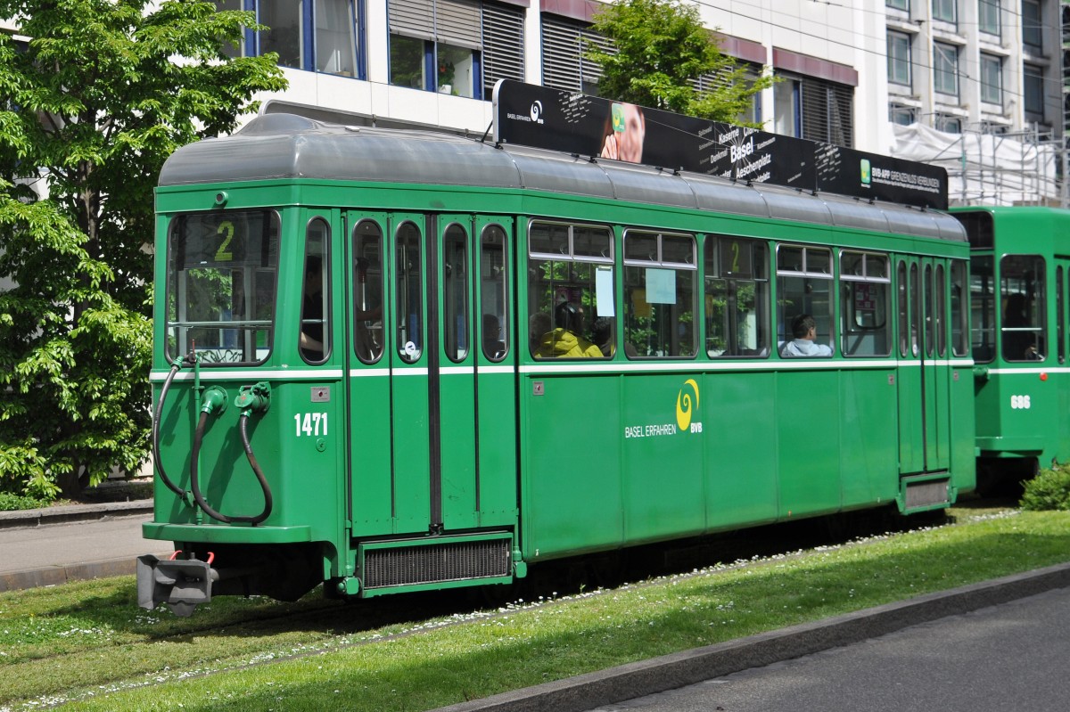 B 1471 auf der Linie 2 fährt Richtung Haltestelle Badischer Bahnhof. Die Aufnahme stammt vom 20.04.2015.