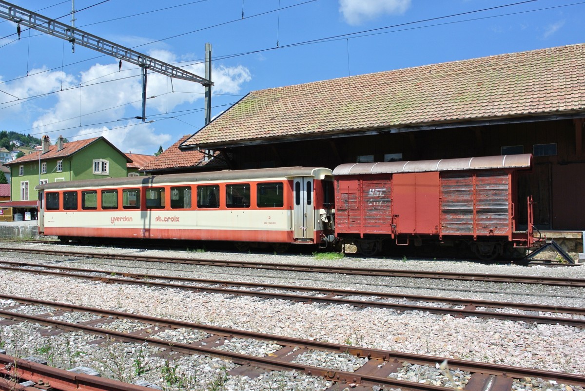 B 35 und ein Güterwagen abgestellt in Ste-Croix, 24.07.2014.