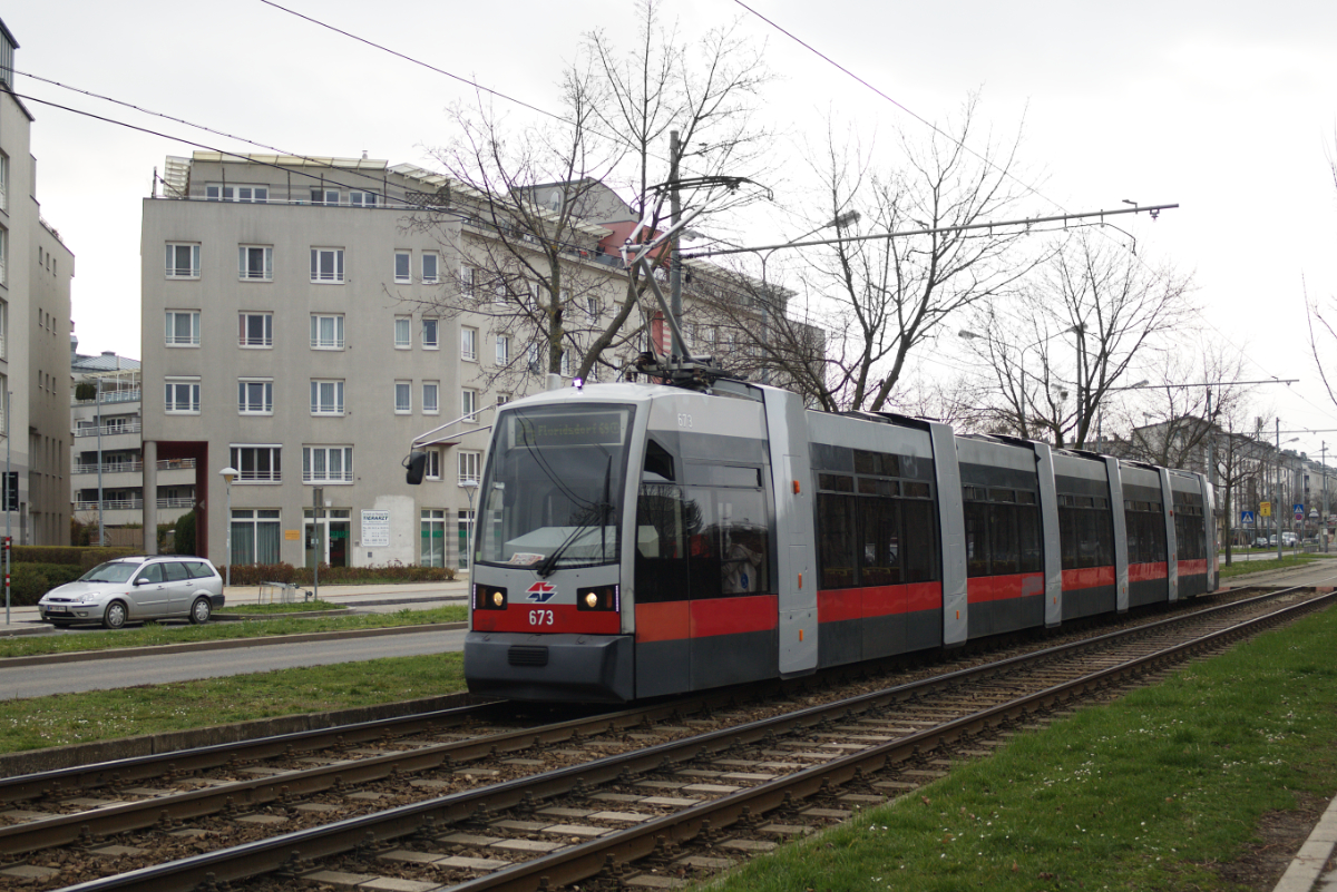 B 673 auf der Linie 25 auf der Langobardenstraße, 19.03.2016