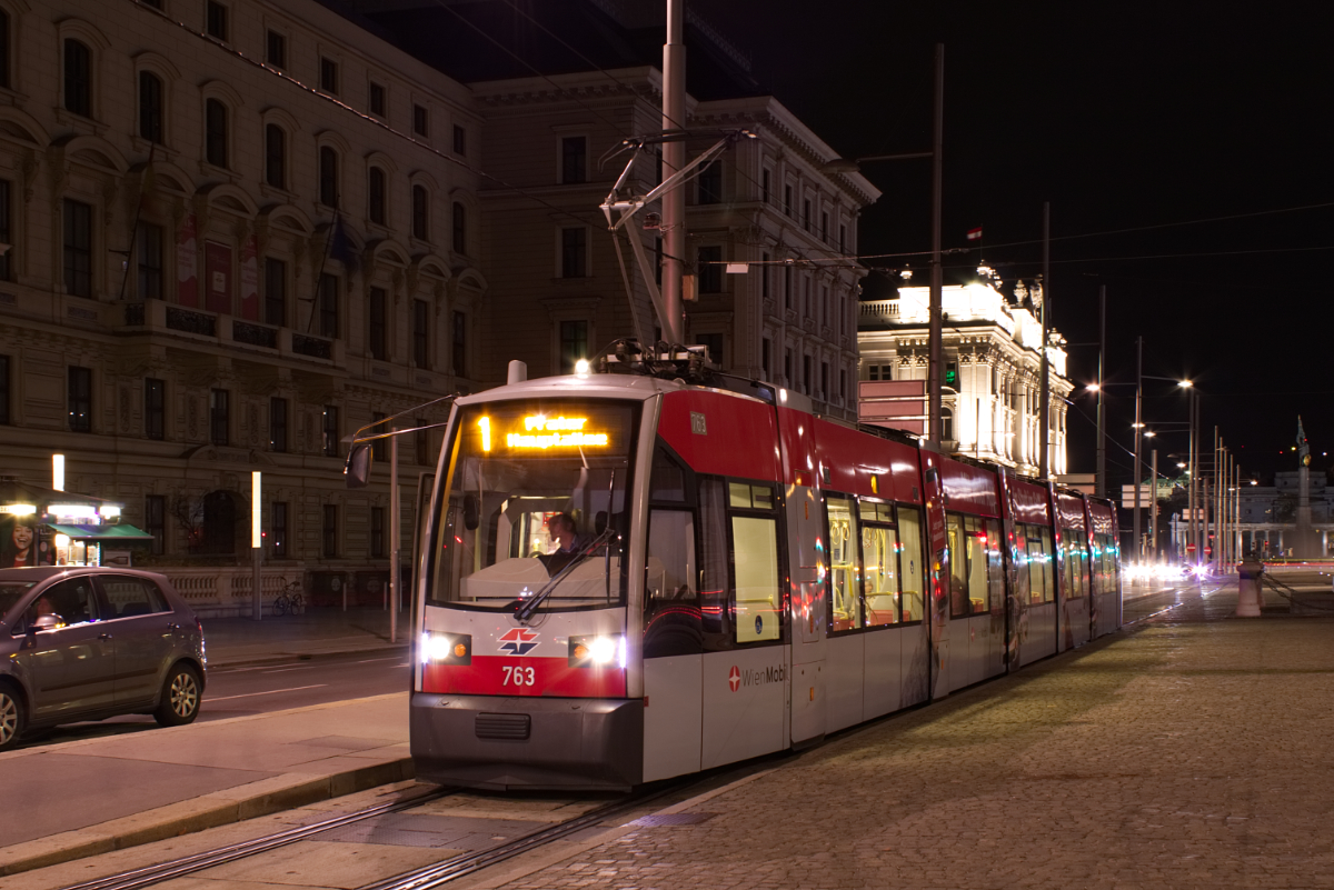 B1 673 auf der Linie 1 baustellenbedingt am Schwarzenbergplatz, 28.10.2017