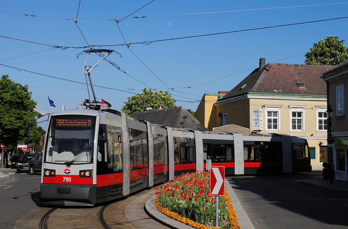 B1 790 bei der Einfahrt in die Endstelle Grinzing. (06.05.2017)