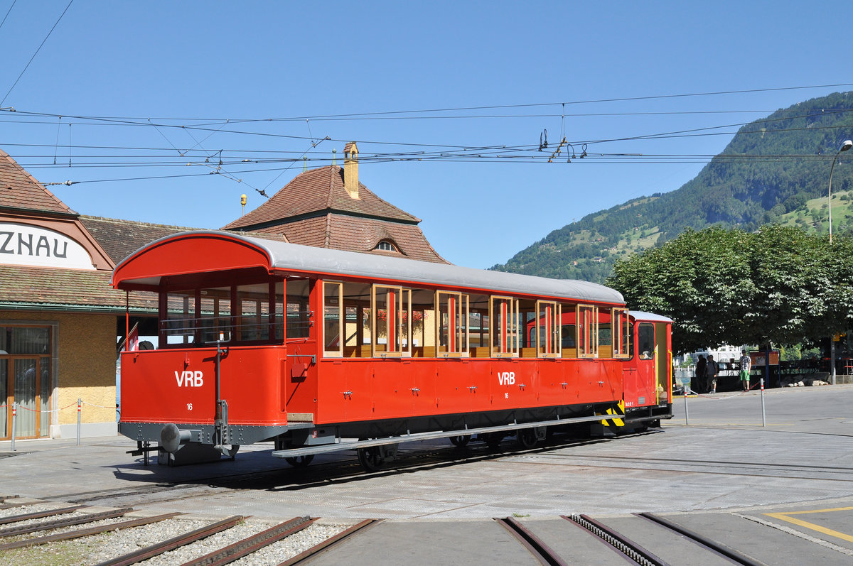B2 16 der VRB auf der Drehscheibe bei der Station in Vitznau. Die Aufnahme stammt vom 19.07.2016.