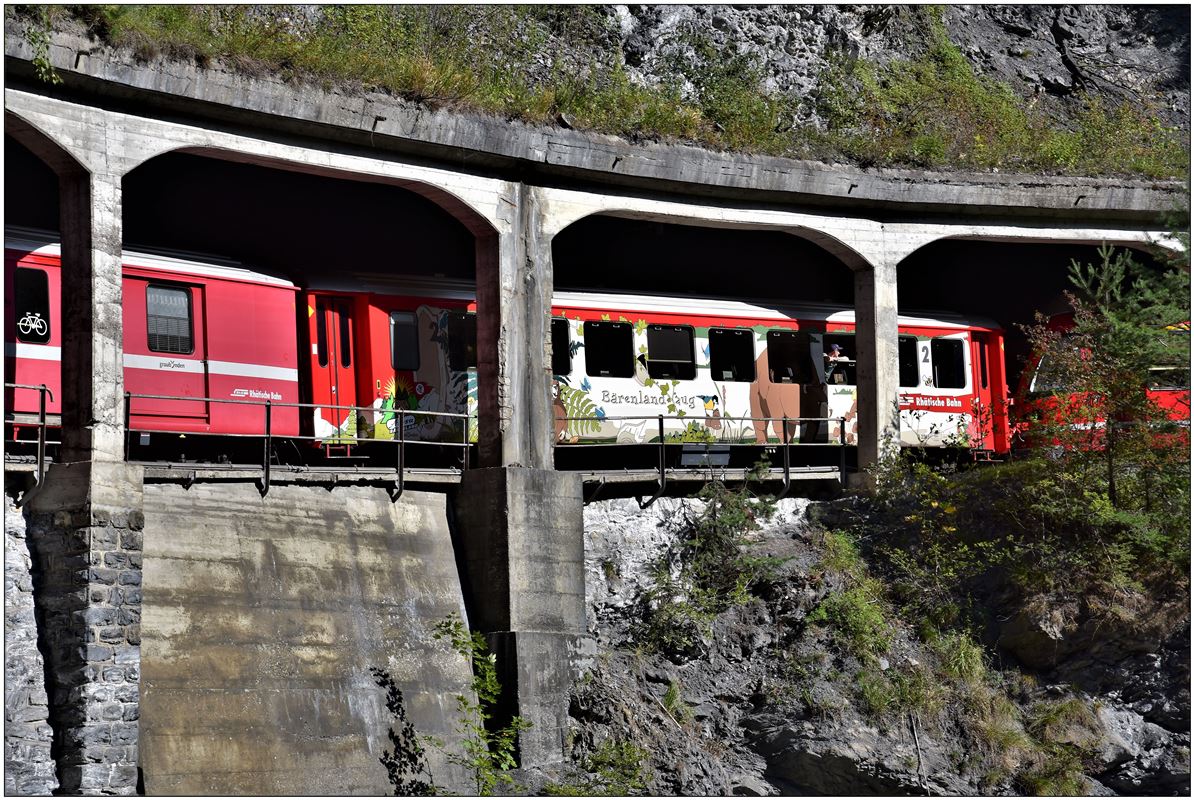 B2317 Bärenlandzug in der Sassal Galerie oberhalb von Chur. (08.09.2018)