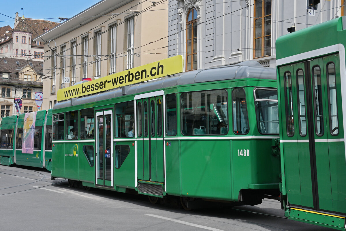 B4S 1480, auf der Linie 15, fährt am 21.07.2025 den Steinenberg hoch zur Haltestelle Bankverein. Aufnahme Basel.