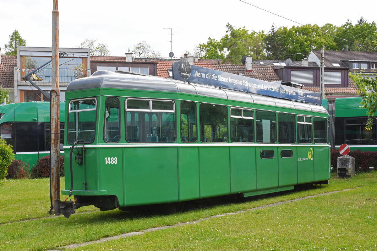 B4S 1488 steht auf einem Abstellgleis bei der Schlaufe an der Neuweilerstrasse. Die Aufnahme stammt vom 15.05.2019.