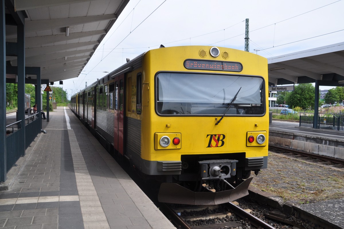 Bad Homburg am 21.05.2014. Der Dieselgeruch dieses VT ist recht unangenehm aber es reich um das Gerät in Bewegung zu setzen.