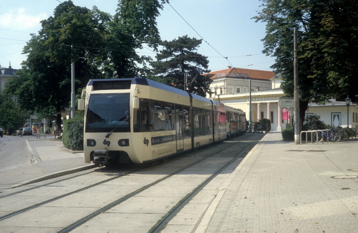 Baden WLB (Bombardier-Reihe 400 405) Josefsplatz im Juli 2005.