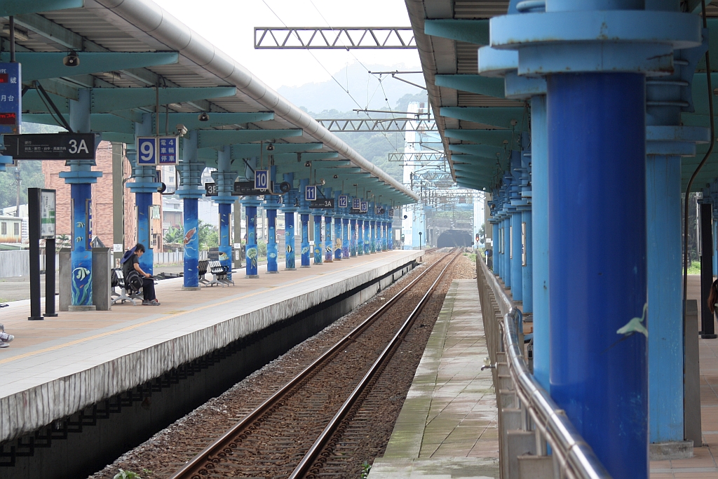 Badu Station am 31.Mai 2014; Blick von Plattform 2 auf Plattform 3.