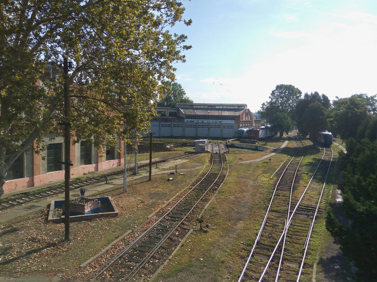 Bahnbetriewbswerk Timisoara (östliche Drehseibe) am Morgen des 08.07.2017. Das BW Timisoara ist eines der wenigen, wenn nicht das einzige Bahnbetriebswerk in Rumänien mit zwei Drehscheiben.