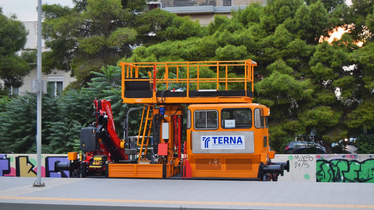 Bahndienstfarhzeug zur Instandhaltung von Oberleitungen gesichtet am 11.09.2018 in Bahnhof Athen Larissa.