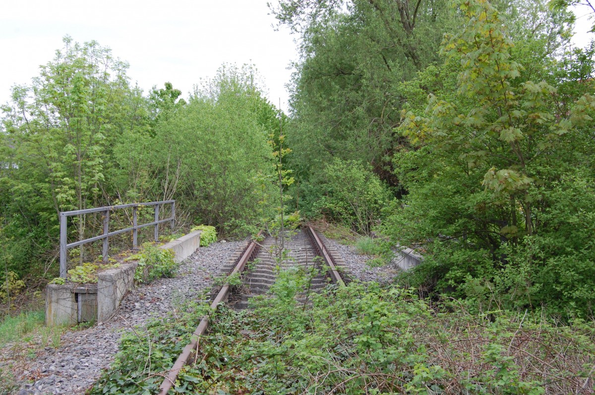 Bahndurchlass auf der Bahnstrecke Ludwigsburg–Markgröningen am 2. Mai 2015
