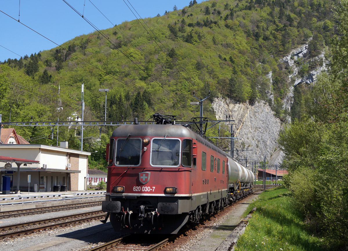 Bahnen im Berner Jura
SBB: Güterzug mit der Re 620 030-7 Herzogenbuchsee in Reuchenette-Péry am 10. Mai 2017.
Foto: Walter Ruetsch