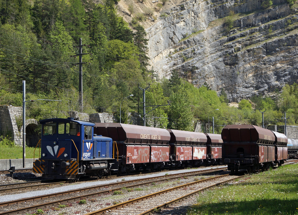 Bahnen im Berner Jura
SBB/Vigier: Rangierfahrt mit CAROLE 98 85 5232 28 7-3 CH-VICEM von Vigier in Reuchenette-Péry am 10. Mai 2017.
Foto: Walter Ruetsch