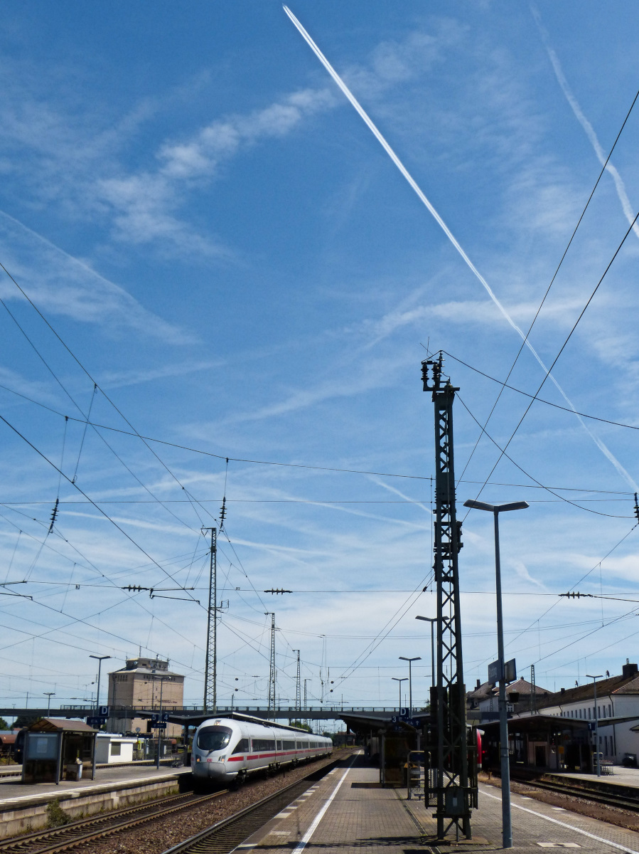 Bahnfahren oder doch lieber an den oberen Bildrand fliegen? Plattling 22.05.2016