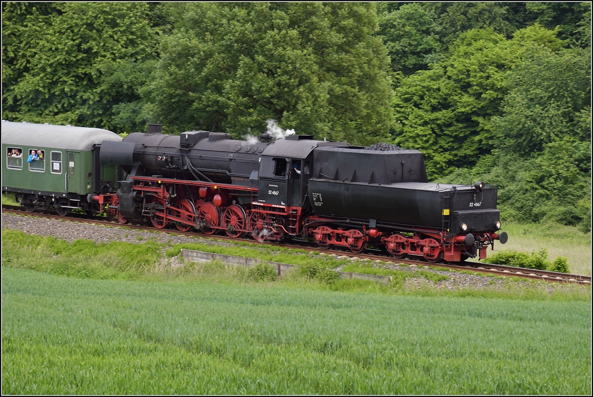 Bahnfest in Königstein. 52 4867 zieht den Zug von Schnaidhain Richtung Höchst. Mai 2018.