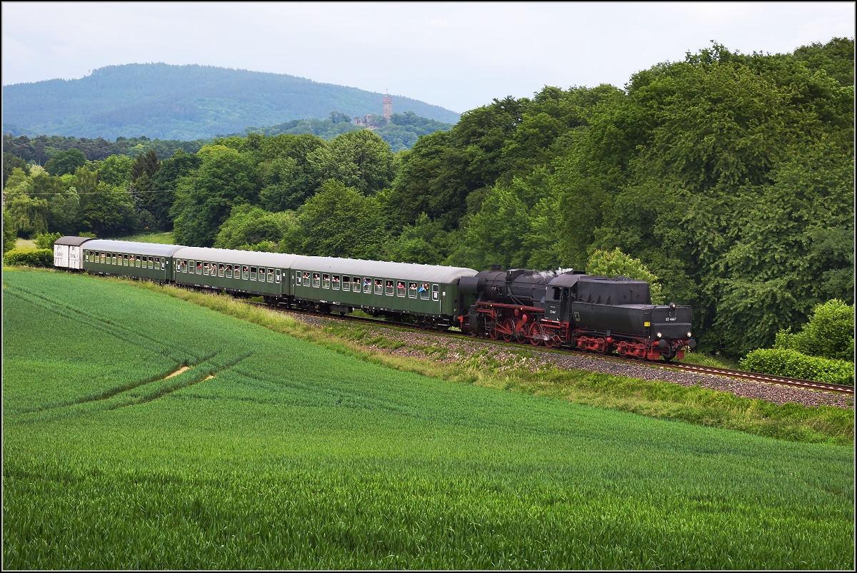 Bahnfest in Königstein. 52 4867 zieht den Zug von Schnaidhain Richtung Höchst. Mai 2018.