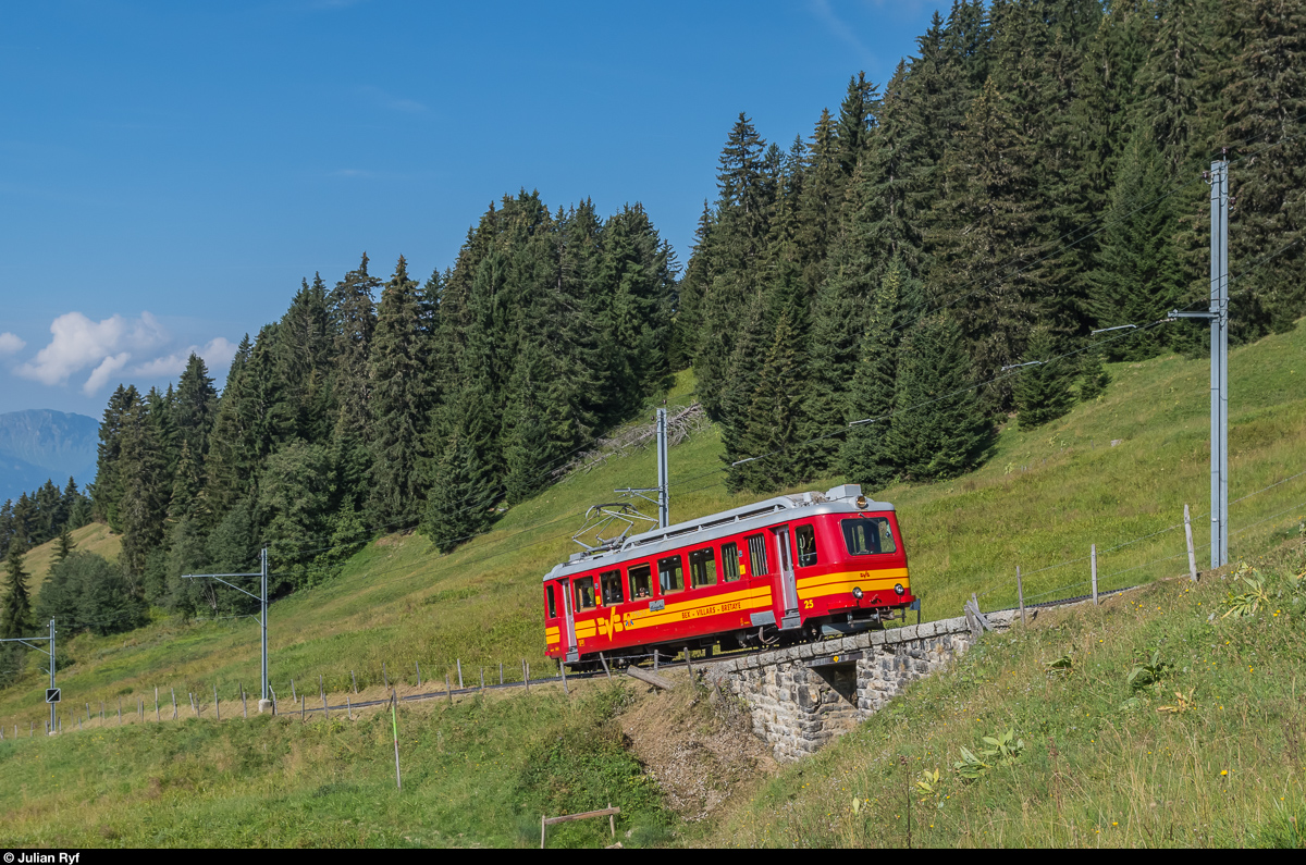 Bahnforum-Schweiz-Fotofahrt auf der BVB am 10. September 2016. Der  Flèche  BDeh 2/4 25 auf dem Weg zum Col de Bretaye oberhalb Col de Soud.