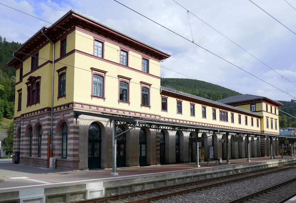 Bahnhof bad Wildbad von der Gleisseite, Sept.2026