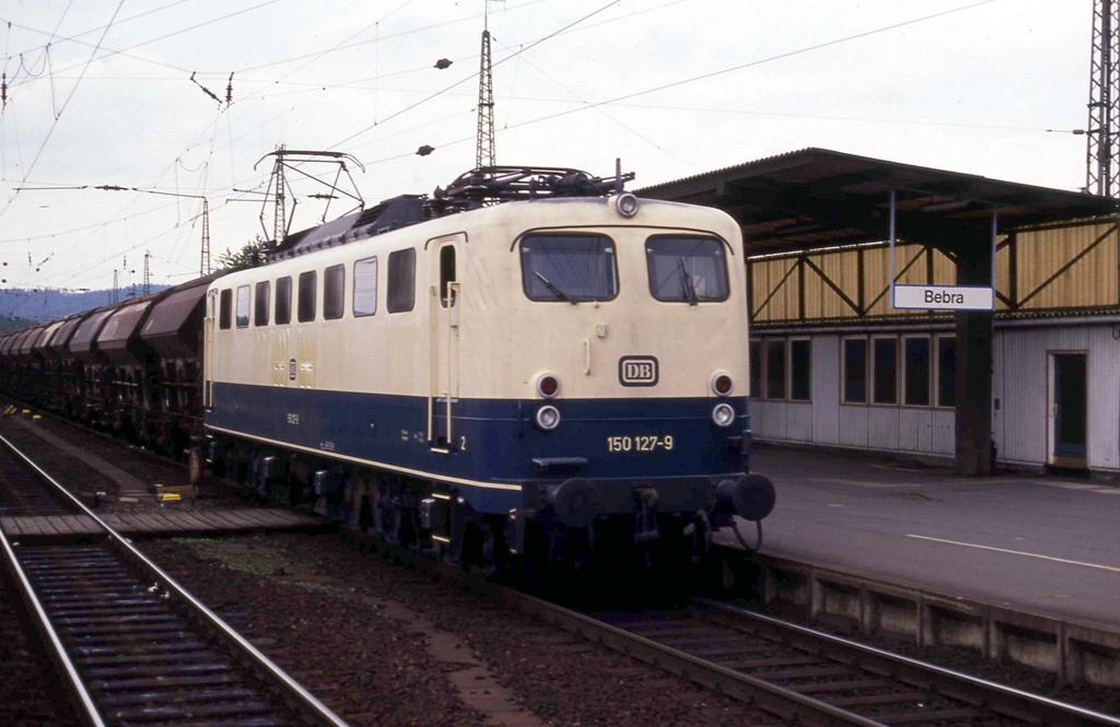 Bahnhof Bebra am 7.6.1991: 150127 fährt solo Richtung Hannover um 17.25 Uhr durch den Bahnhof.