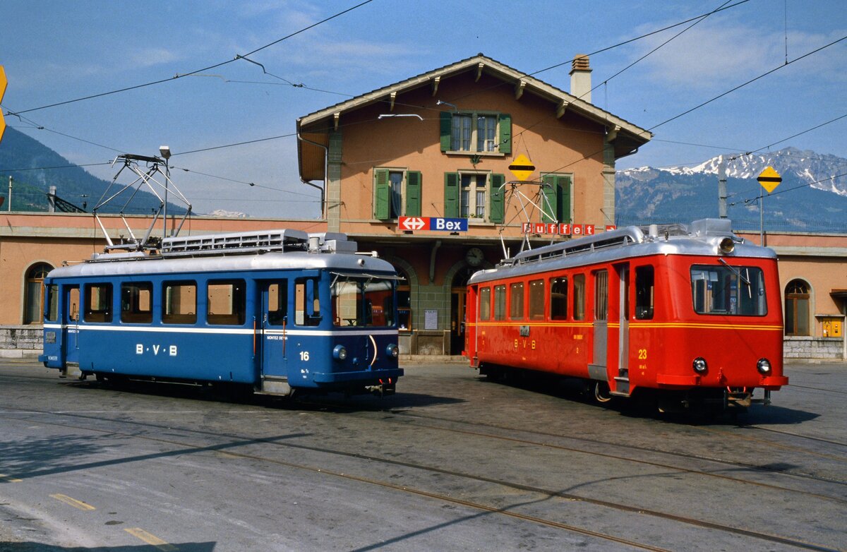 Bahnhof Bex der Schweizer Privatbahn Bex-Villars-Bretaye (BVB), rechts befindet sich BDeh 2/4 Nr. 23. Datum: 19.05.1986