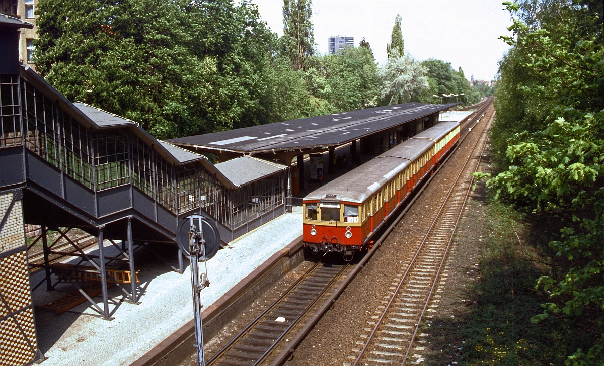 Bahnhof Botanischer Garten an der Wannseebahn, Oktober 1988.