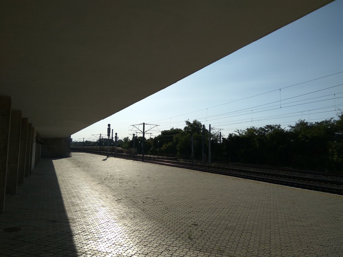 Bahnhof Bucuresti baneasa im Gegenlicht am Nachmittag des 25.08.2017