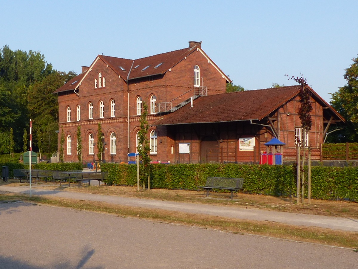 Bahnhof Darfeld an der 1984 stillgelegten Strecke Rheine - Coesfeld (heute Fahrradweg) Aufnahme aus 2018