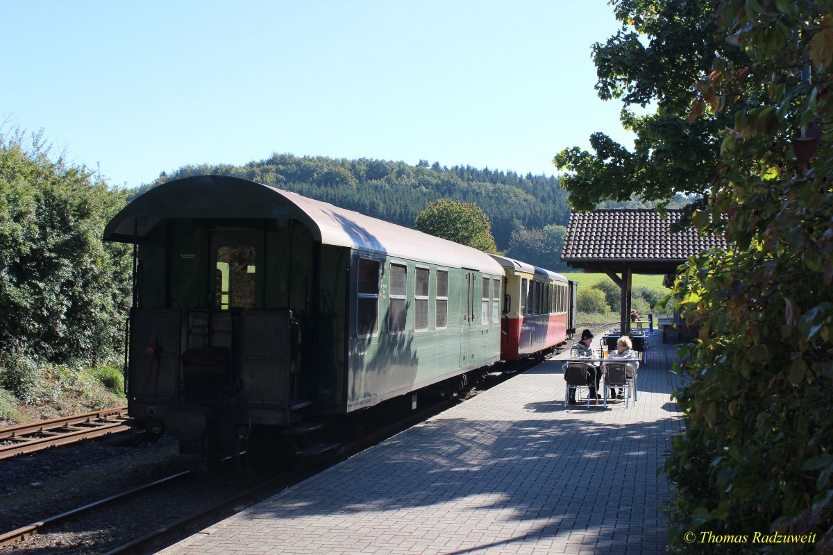 Bahnhof Engeln, Endpunkt des  Vulkan - Express  der Brohltalbahn von Brohl am Rhein. Aufgenommen am 2.10.2015.