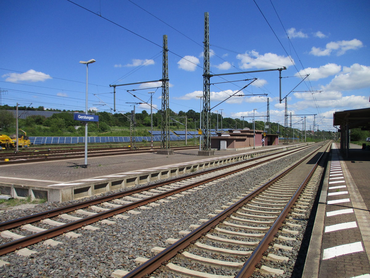 Bahnhof Gerstungen mit seinen Bahnsteig 2 und 3 am 29.Mai 2020.