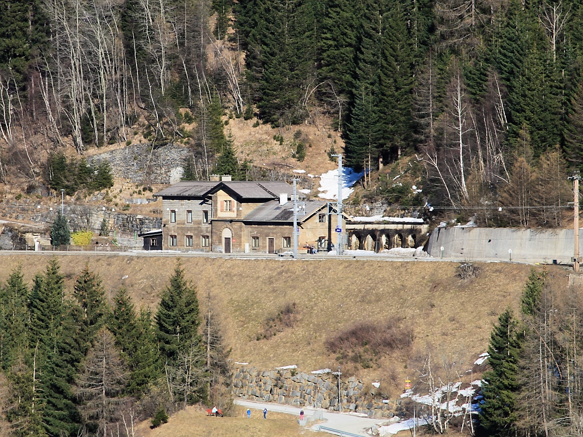 Bahnhof Gries am Brenner, von der Tankstelle an der Brenner-Autobahn aufgenommen am 16.3.2014